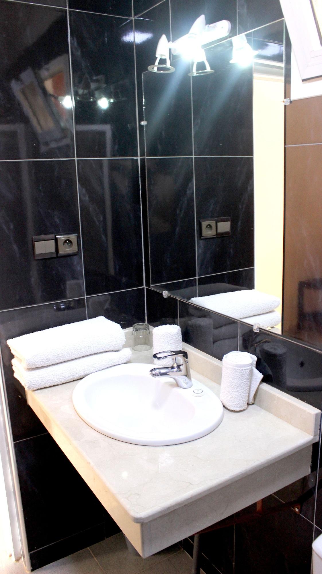 Hotel Al Bassatine Beni Mellal Bagian luar foto