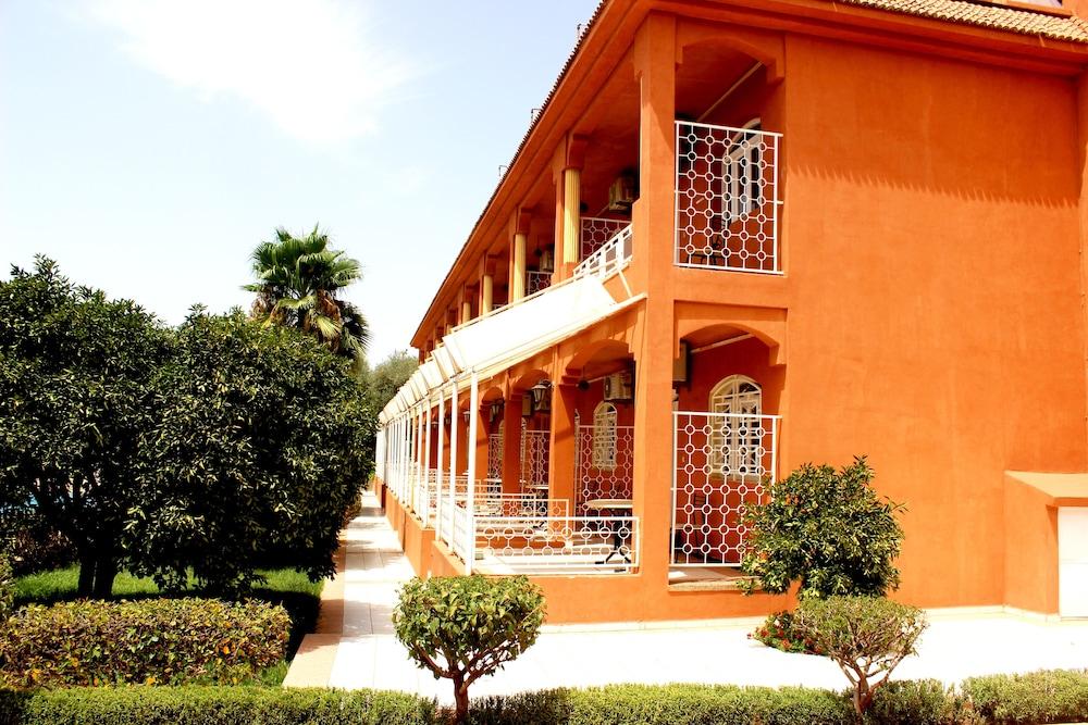 Hotel Al Bassatine Beni Mellal Bagian luar foto